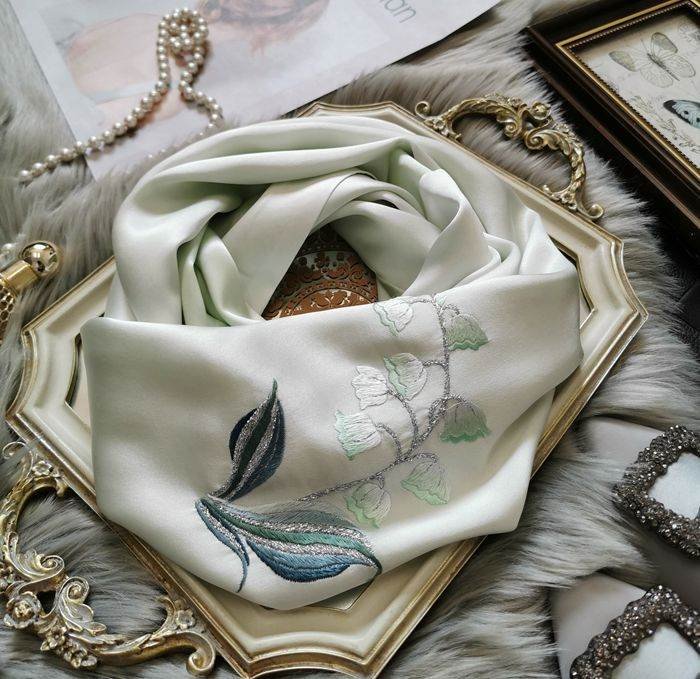 Handmade Su Embroidery 16 Momme Silk Scarf 155x35cm - Image 4